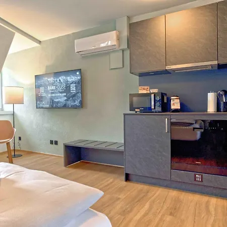 Bank House M 405 - Griwa Rent *